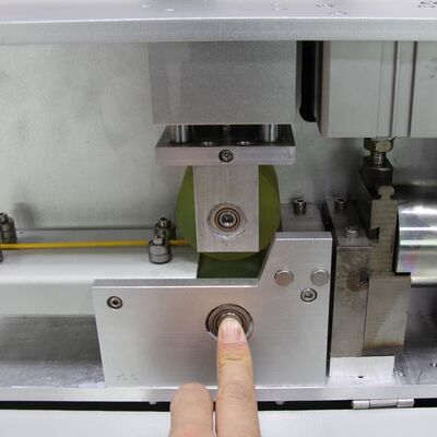 CLX-96 স্বয়ংক্রিয় ফাইবার অপটিক ক্যাবল কাটার মেশিন 0.9MM-6MM প্যাচ কর্ড এবং টাচ ইন্টারফেসের জন্য 1.6-2.1m/S গতি সহ